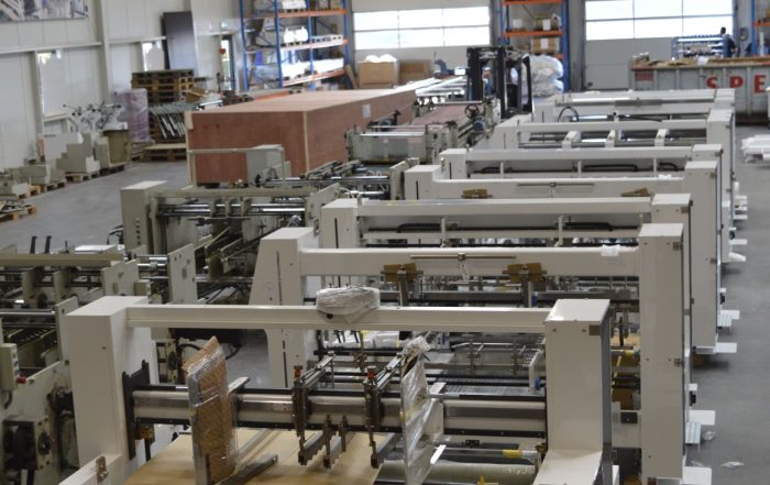 Delivery specialty folder-gluer machine